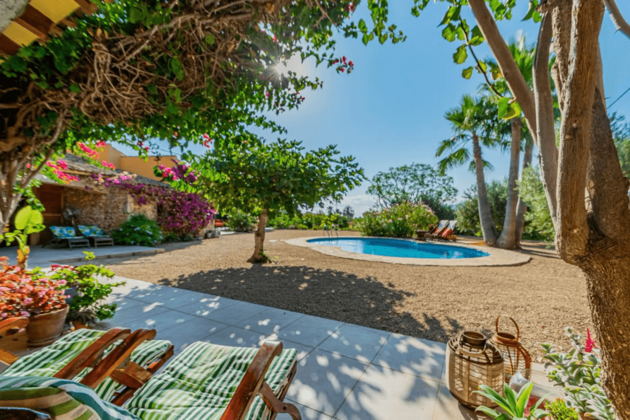 Chalet for sale with 3 bedrooms in Peña Roja, Valencia.