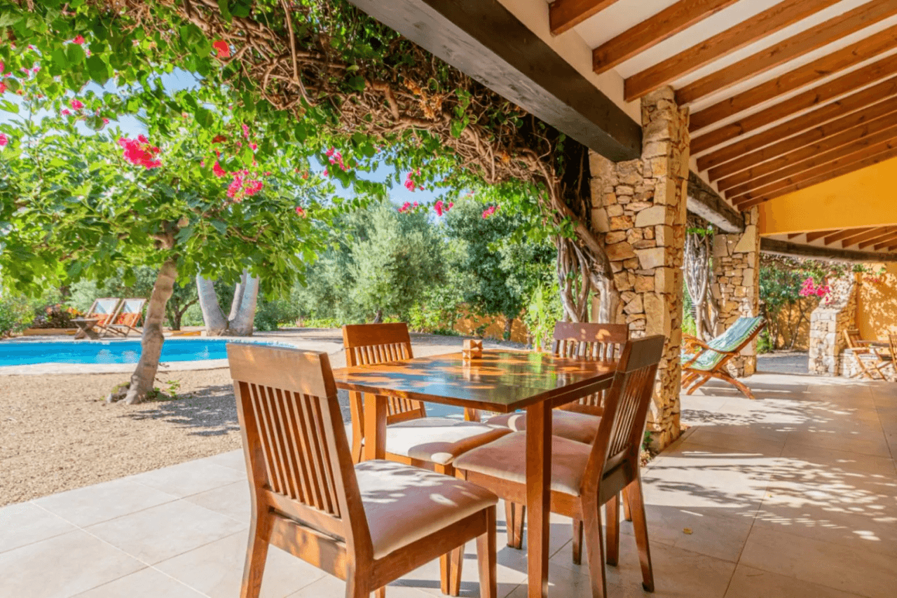 Chalet for sale with 3 bedrooms in Peña Roja, Valencia.