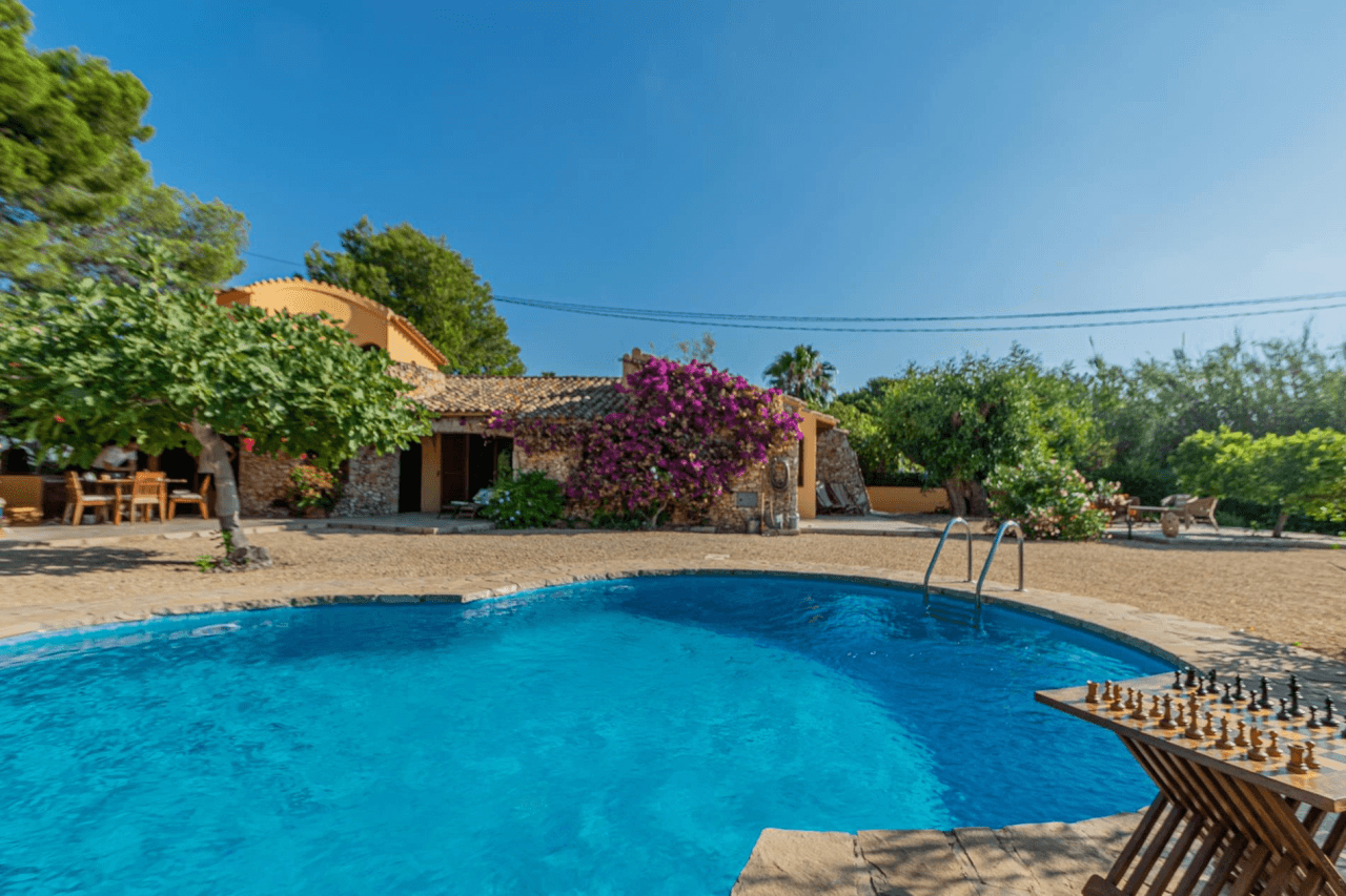 Chalet for sale with 3 bedrooms in Peña Roja, Valencia.