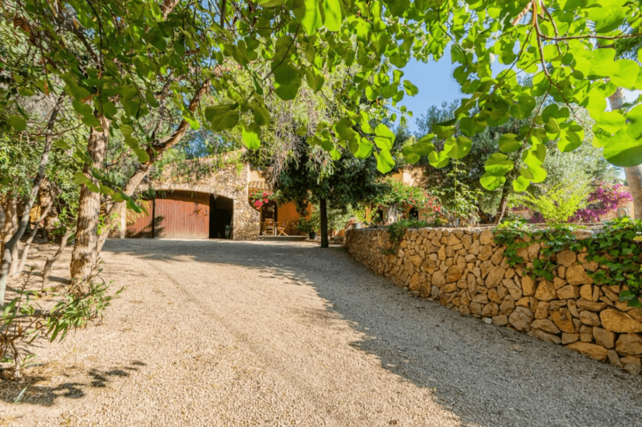Chalet for sale with 3 bedrooms in Peña Roja, Valencia.