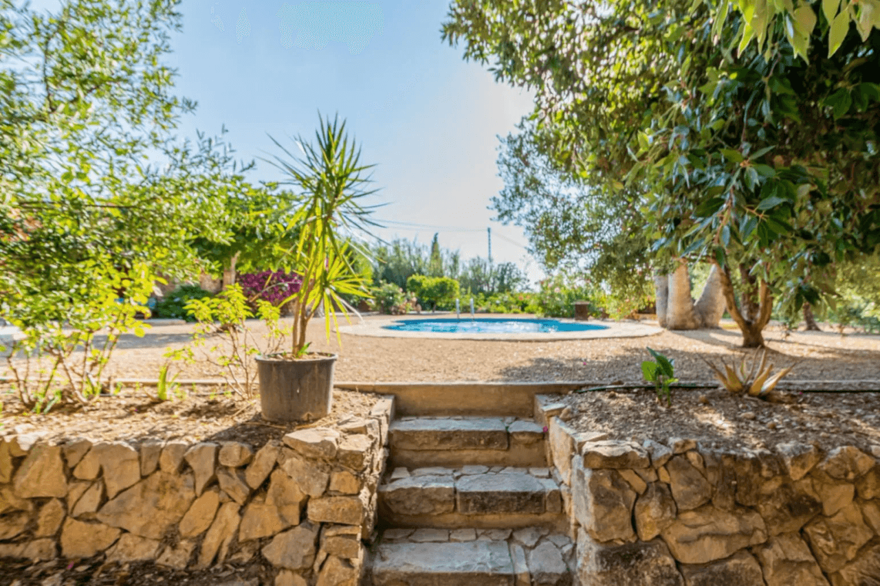 Chalet for sale with 3 bedrooms in Peña Roja, Valencia.