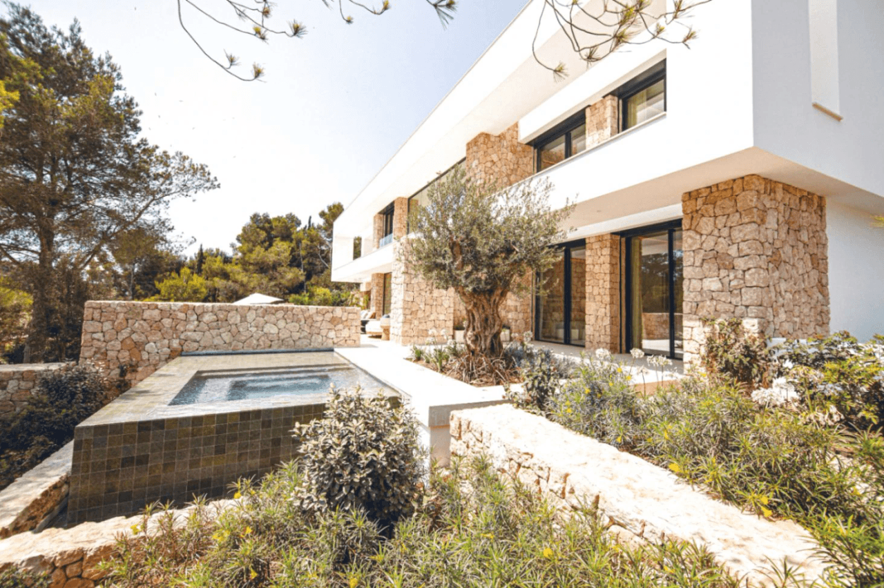 Brand new villa for sale in Roca Lisa