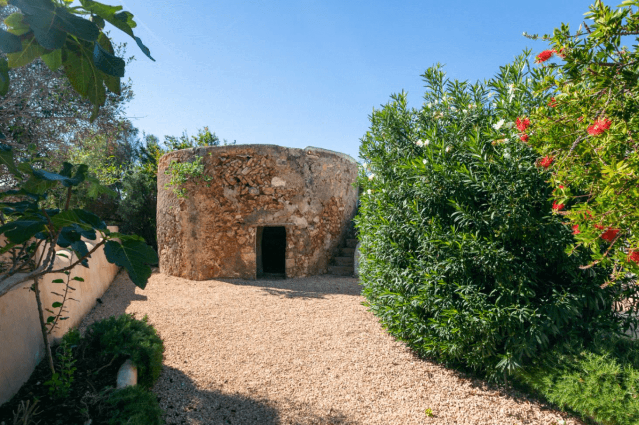 Charming bohemian villa with a guest house in the heart of Sant Jordi