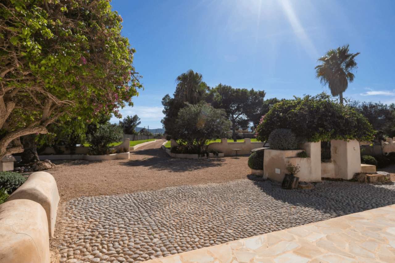 Charming bohemian villa with a guest house in the heart of Sant Jordi