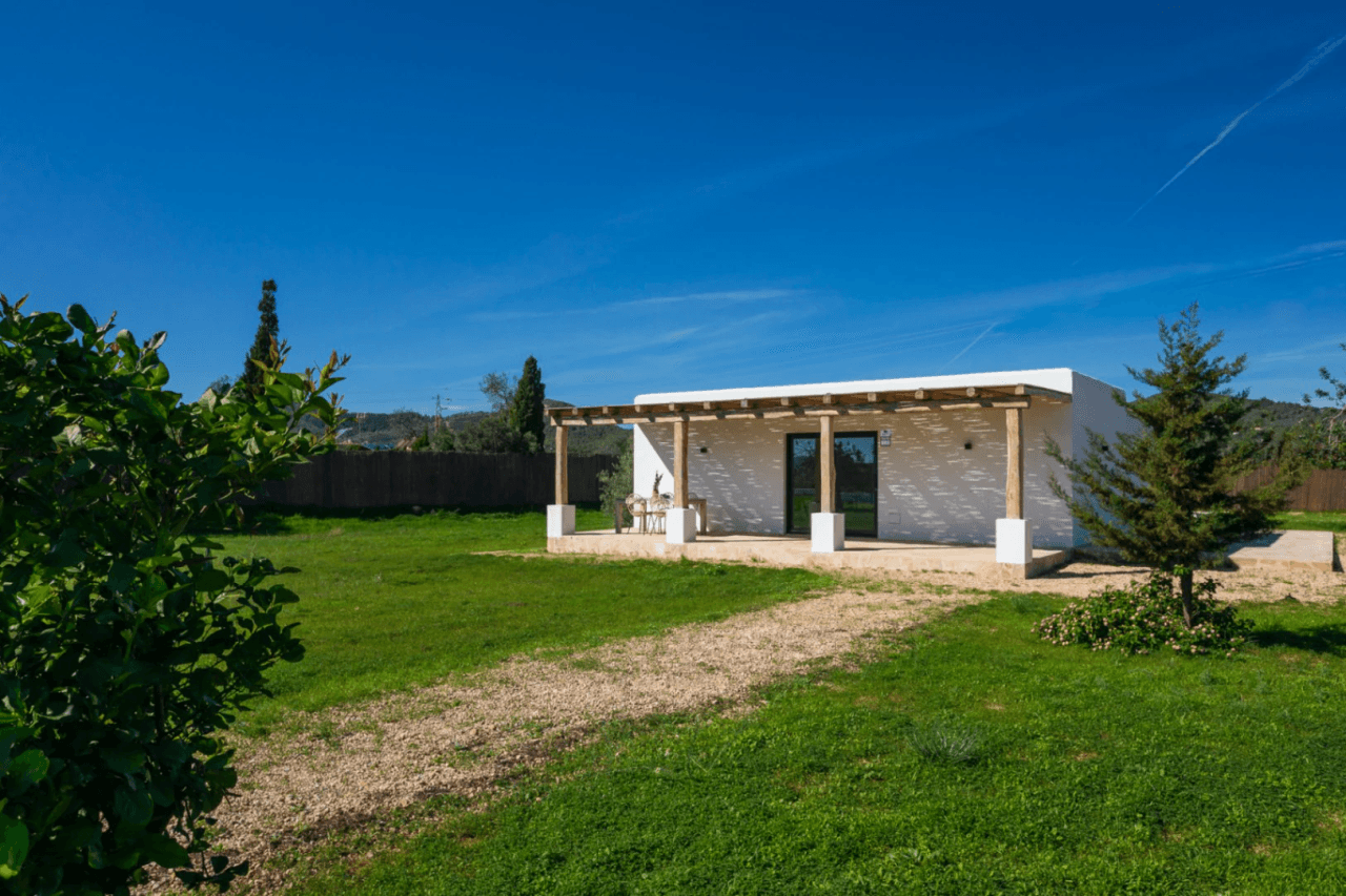Charming bohemian villa with a guest house in the heart of Sant Jordi
