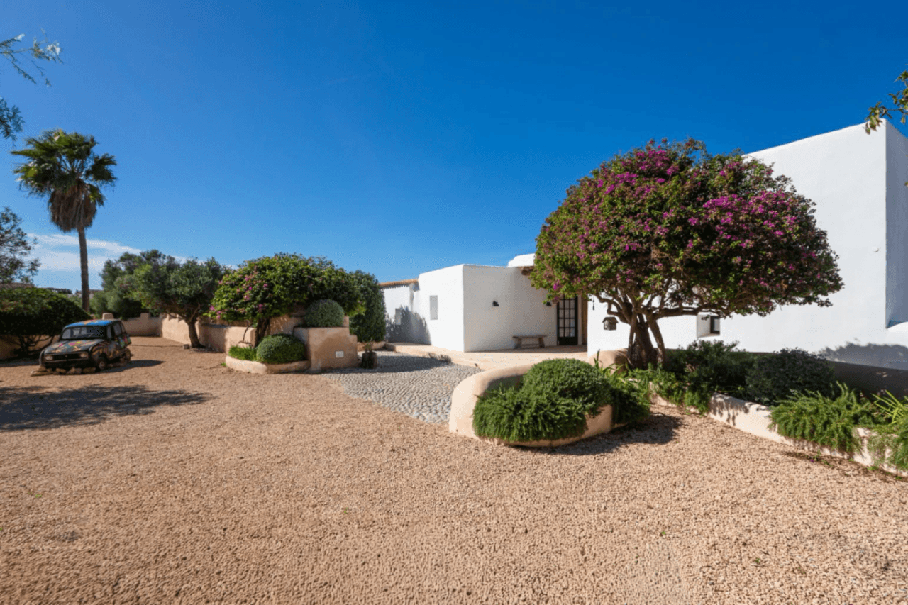 Charming bohemian villa with a guest house in the heart of Sant Jordi