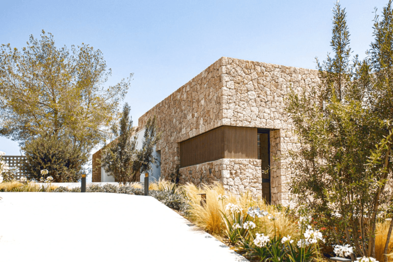 Brand new villa for sale in Roca Lisa