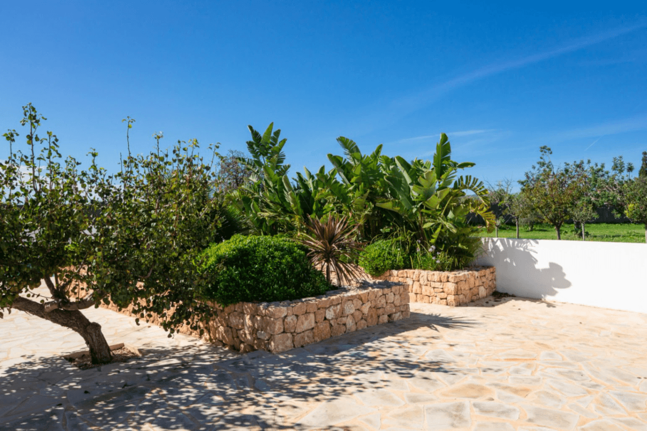 Charming bohemian villa with a guest house in the heart of Sant Jordi