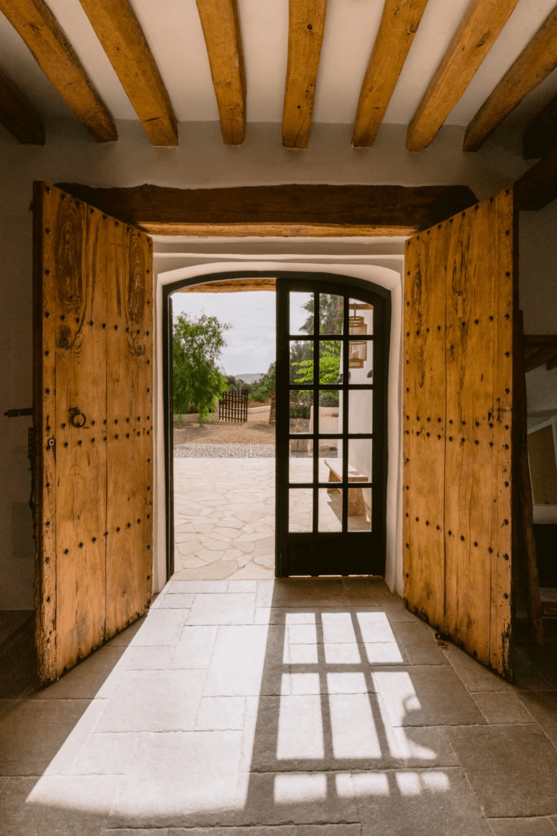 Charming bohemian villa with a guest house in the heart of Sant Jordi