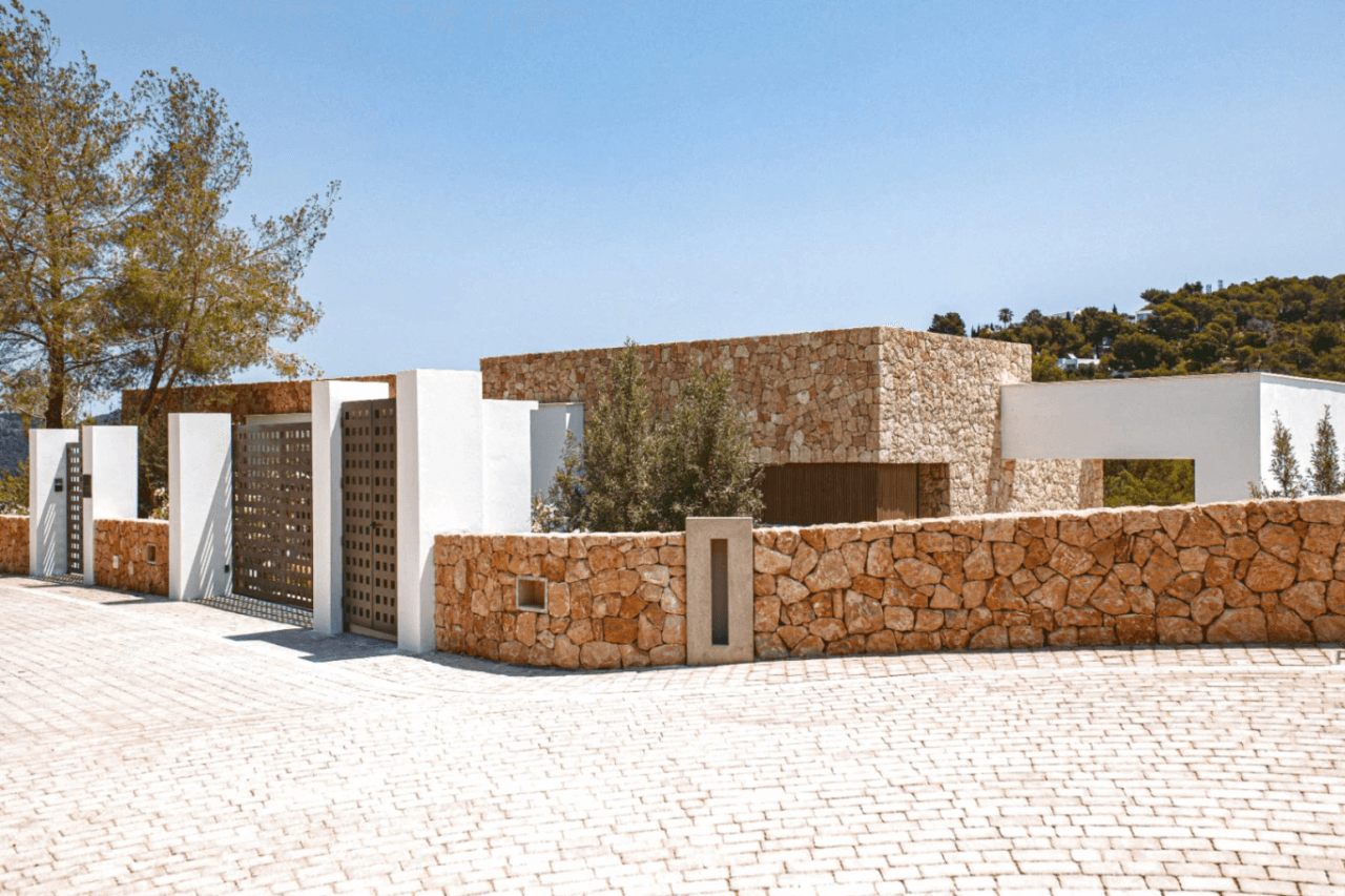 Brand new villa for sale in Roca Lisa